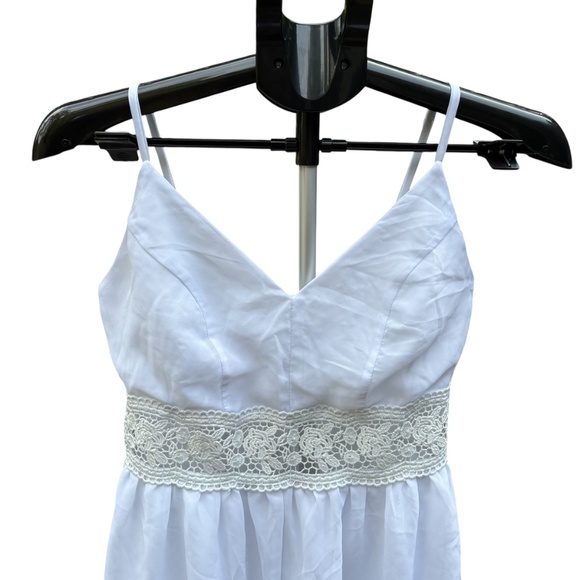 Just Polly NY White Woman's Romper Size M- Lace Accent With Adjustable Straps - Picture 3 of 5